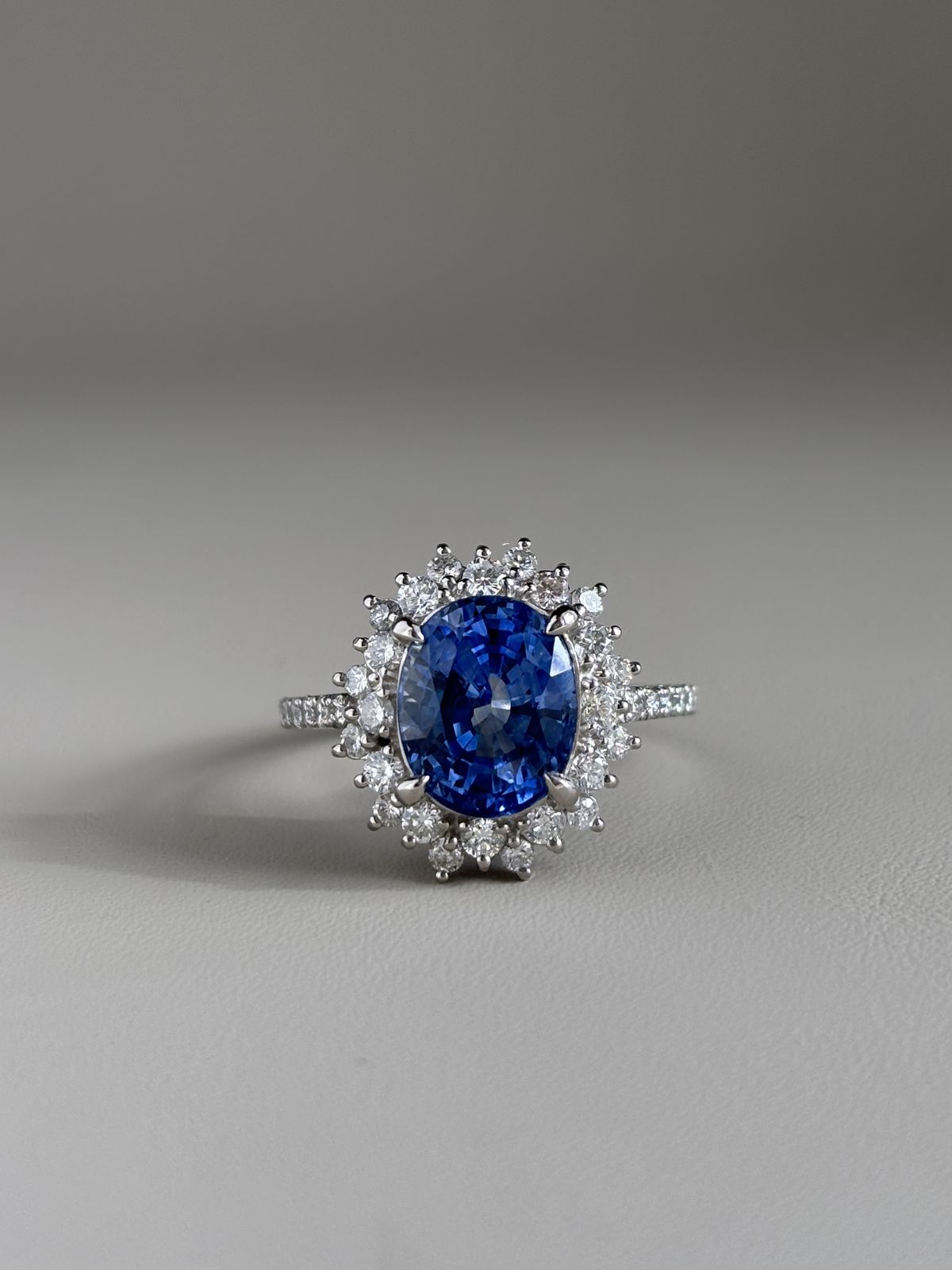 Anillo Clásico Zafiro Azul – Plata 925