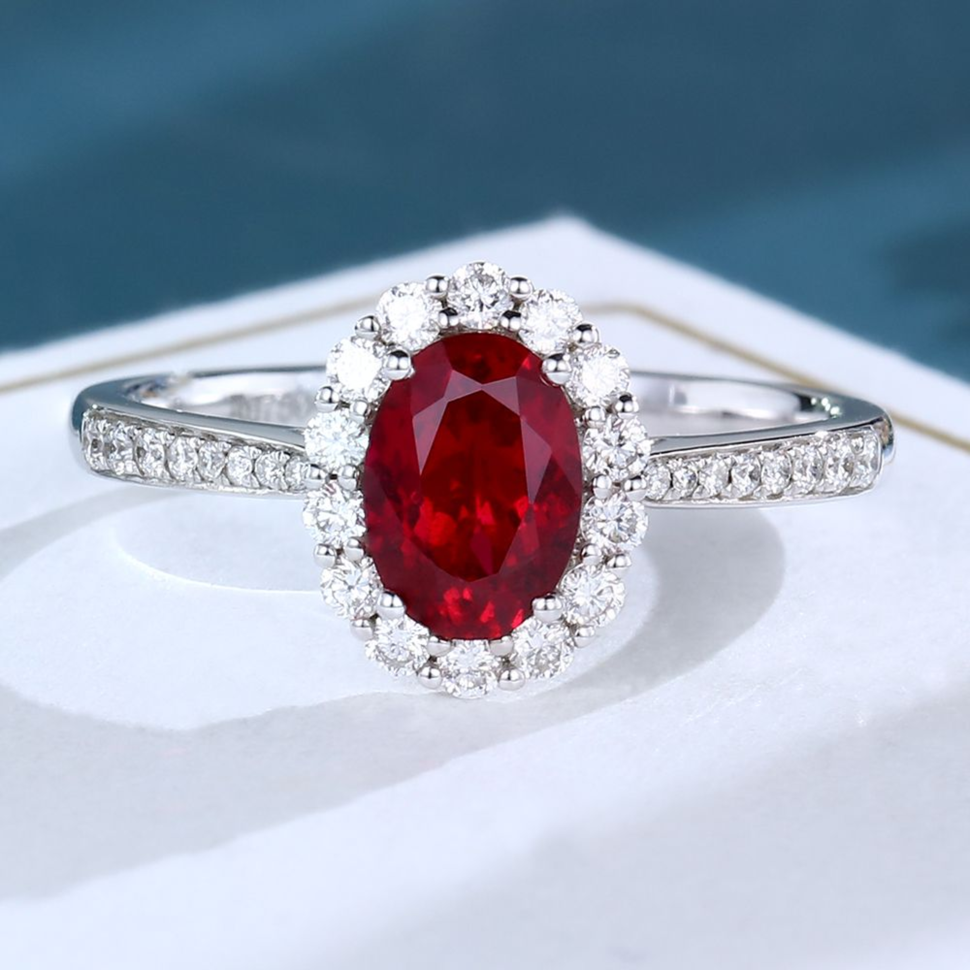 Anillo Clásico Rojo Rubí – Plata 925
